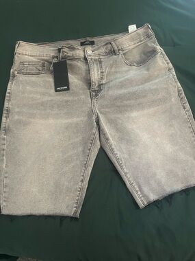 Men's Grey Washed True Religion Shorts w Raw Hem **NWT